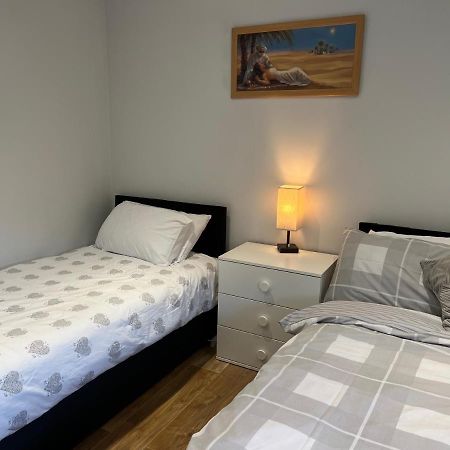 The Grande Residence - Close To Central London & Next To Northfield Tube Station Hanwell Buitenkant foto