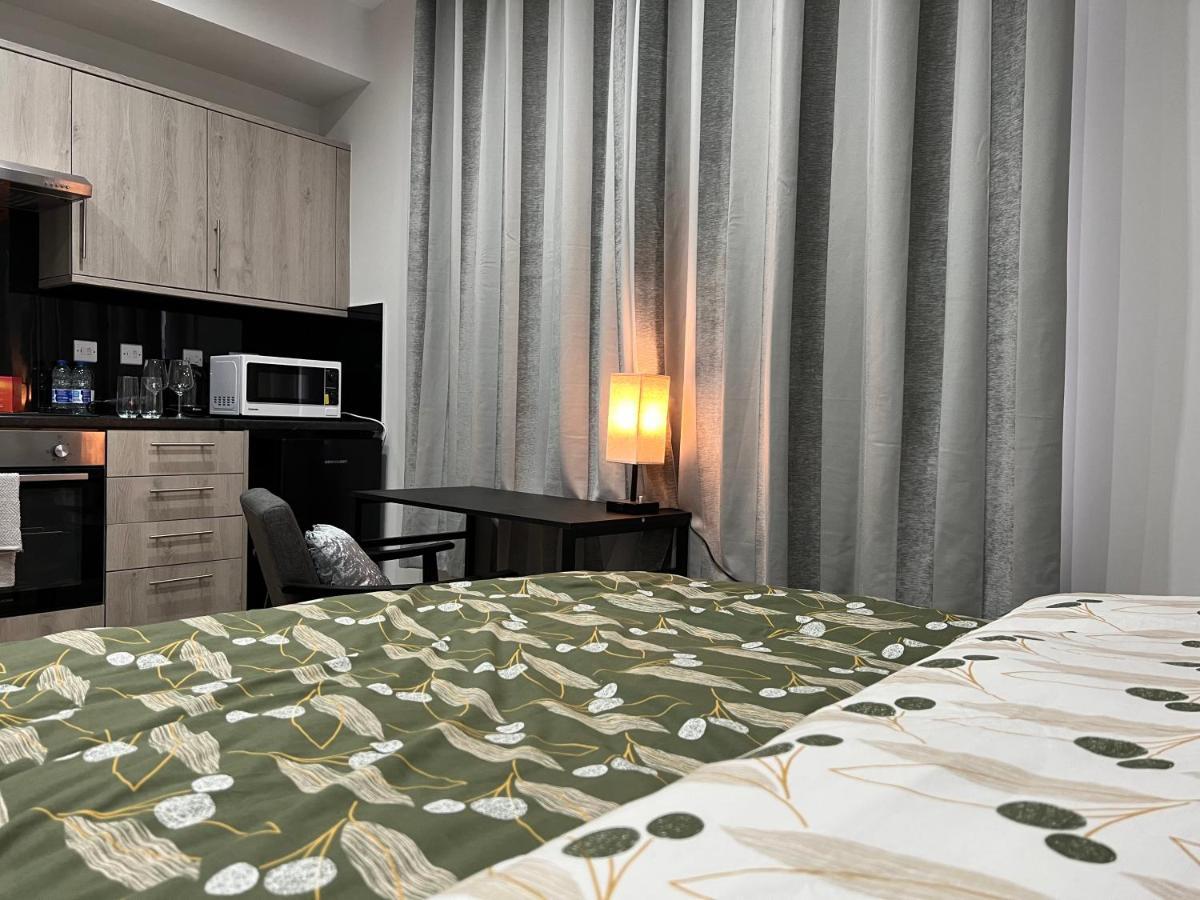 The Grande Residence - Close To Central London & Next To Northfield Tube Station Hanwell Buitenkant foto