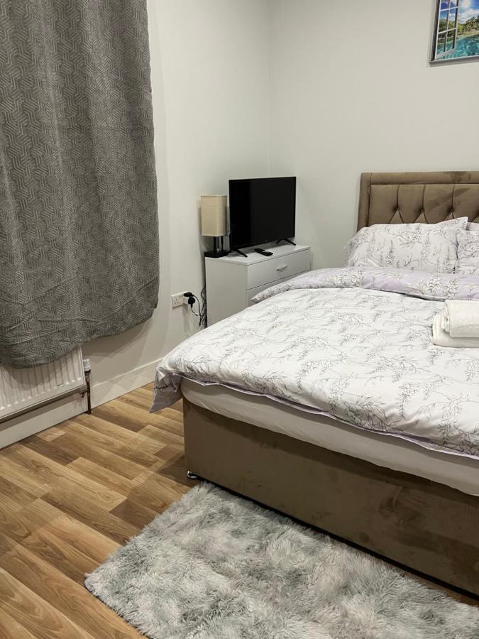 The Grande Residence - Close To Central London & Next To Northfield Tube Station Hanwell Buitenkant foto