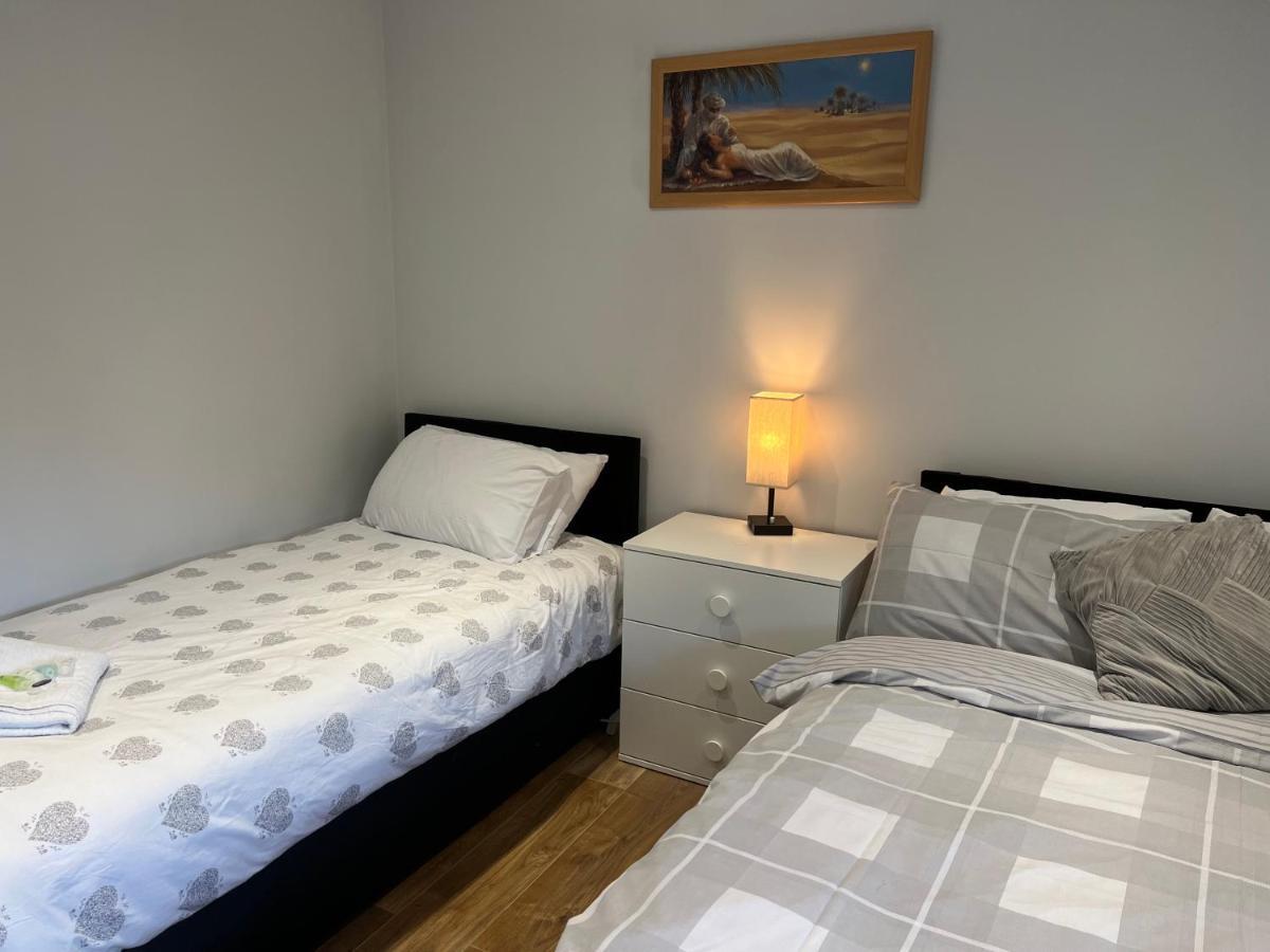 The Grande Residence - Close To Central London & Next To Northfield Tube Station Hanwell Buitenkant foto
